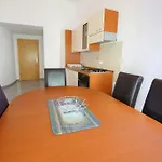 شقة Tina P فير