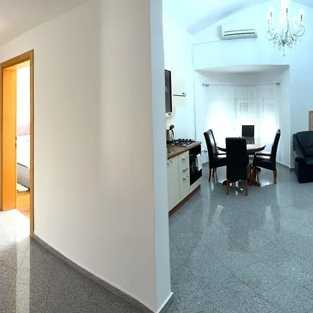 Tina P Apartmán Vir