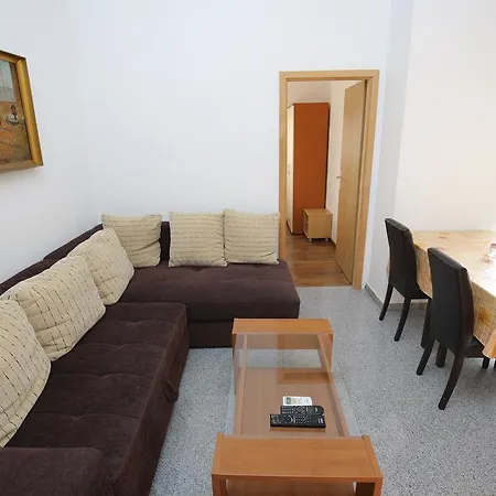 Tina P Apartment Vir