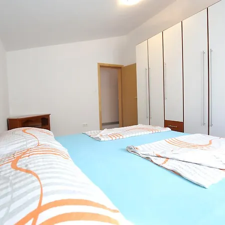Tina P Apartment Vir